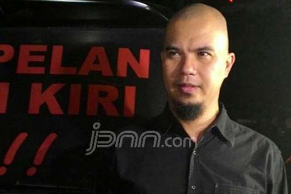 Sebelum Daftar ke KPU Bekasi, Wajah Ahmad Dhani kok Sendu? - JPNN.COM