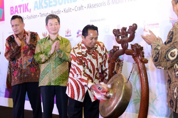 LLP-KUKM Antusias dengan Kehadiran Indonesia Fashion & Craft 2016 - JPNN.COM
