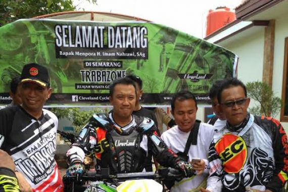 Menpora Hadiri Semarang Trabazone 2016 Jelajah Wisata Goa Kreo - JPNN.COM