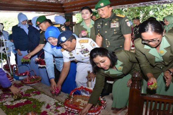 Petinggi TNI Ziarah ke Makam Bung Karno - JPNN.COM