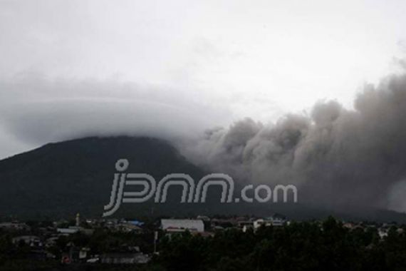 BNPB: Banyak Wisatawan tak mau Turun Gunung Rinjani, bahkan Bersembunyi - JPNN.COM