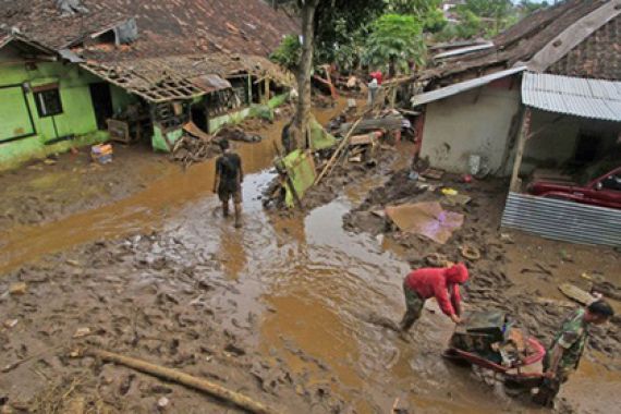 Tower Bersama Kirimkan Monik untuk Korban Banjir Garut - JPNN.COM