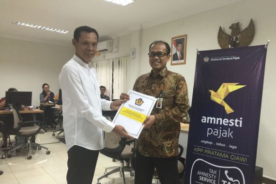 Dukung Tax Amnesty, Jaro Ade Datangi KPP - JPNN.COM