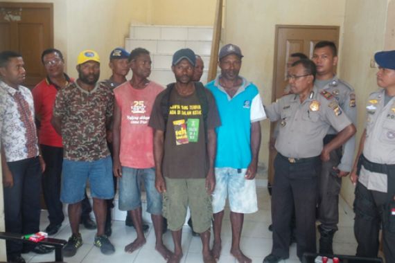 Polisi Tangkap Empat Penyusup dari Papua New Guinea - JPNN.COM