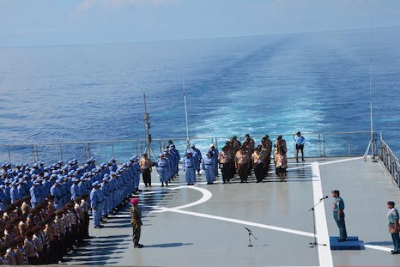 Peringati Hari Kesaktian Pancasila di Atas Kapal Perang TNI AL - JPNN.COM