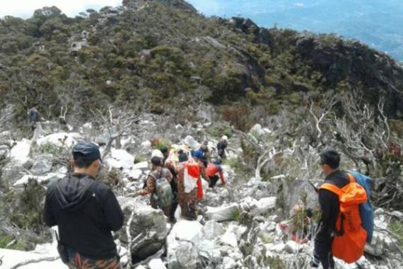 Mengenaskan, Pria Singapura Tewas di Sayat-sayat Gunung Kinabalu - JPNN.COM