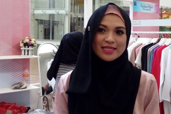 Yuk Lihat Koleksi Hijab Andalan Delia! - JPNN.COM
