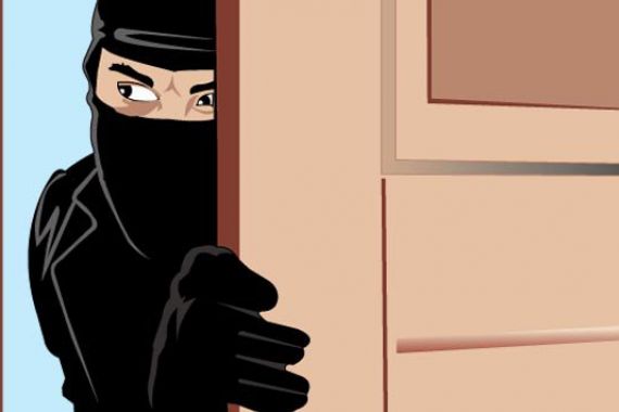 Astaga, Pencuri Hantam Kepala Pemilik Rumah dengan Martil - JPNN.COM