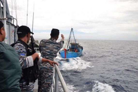 TNI AL Tangkap 3 Kapal Asing Pencuri Ikan di Perairan Natuna - JPNN.COM