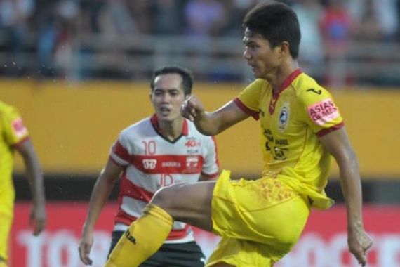 Jupe Kini Digelari Si Raja Kartu Kuning - JPNN.COM