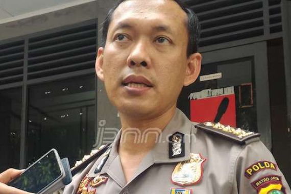 Ada Gambar Salib di Masjid Mampang, Polisi Buru Pelaku - JPNN.COM