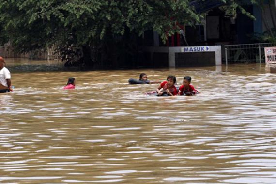 Hampir Semua Kecamatan Terendam, Ratusan Mengungsi - JPNN.COM