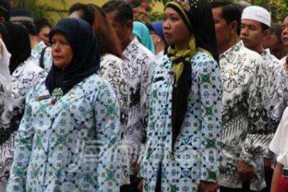 Ratusan Guru Honorer Surabaya Minta Kejelasan Nasib - JPNN.COM