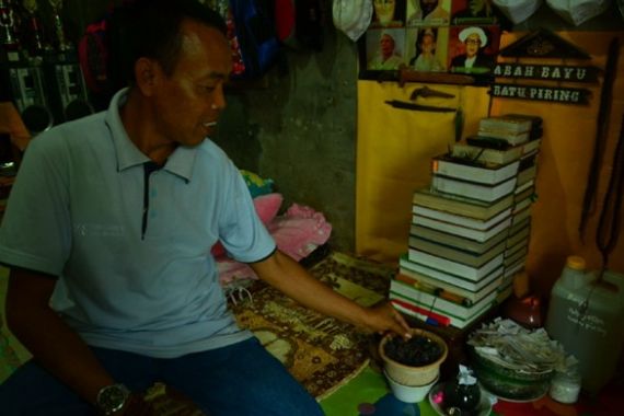 Didatangi Pria Berjubah Putih secara Gaib, Kini Punya Kemampuan Temukan Barang Hilang - JPNN.COM