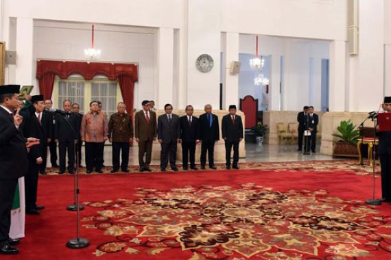 Pilih Jonan dan Arcandra, Jokowi: Dua-duanya Keras Kepala - JPNN.COM