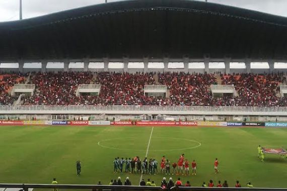 Chant Persija Menggema di Stadion Persib - JPNN.COM