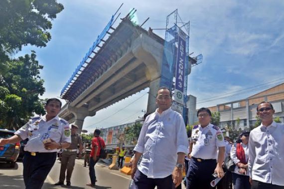 Tinjau Pengerjaan LRT Palembang, Menhub: Harus Selesai Awal - JPNN.COM