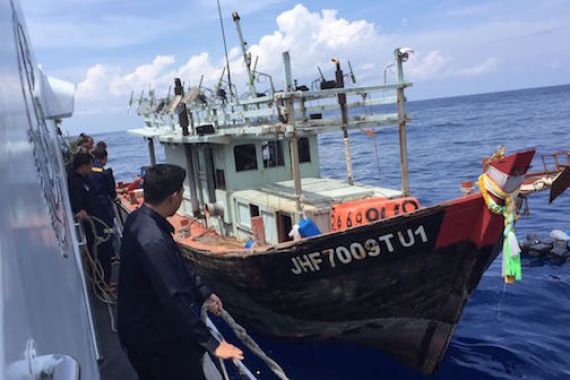 4 Kapal Pencuri Ikan Asal Malaysia dan Vietnam Ditangkap - JPNN.COM