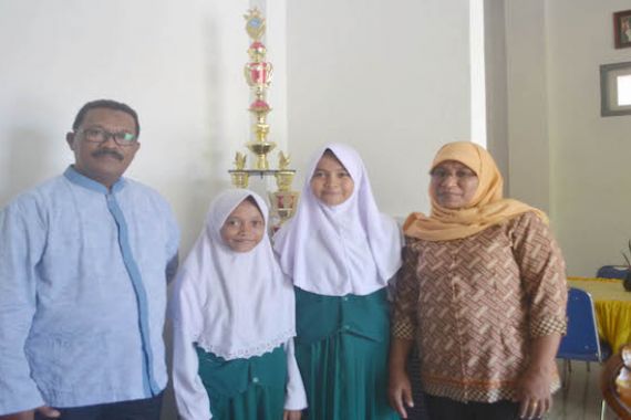 Dua Siswi SMP I Islam Menorehkan Prestasi, Selamat Ya - JPNN.COM
