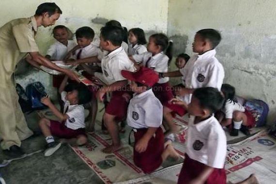 Fasilitas Belajar Bagi Anak Merdeka Masih Minim - JPNN.COM