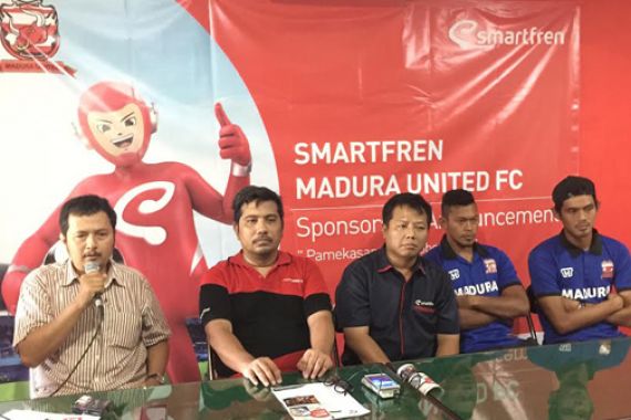 Smartfren Bangga Mensponsori Madura United - JPNN.COM