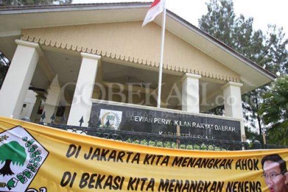 Loh kok, Banyak Spanduk Bergambar Ahok di Kabupaten Bekasi - JPNN.COM