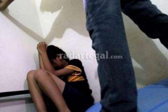 Edan, Pak Guru Cabuli 21 Siswi SD di Dalam Kelas - JPNN.COM