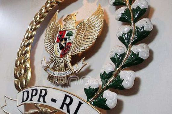 DPR Dukung Pengurangan Lapisan Tarif Cukai - JPNN.COM
