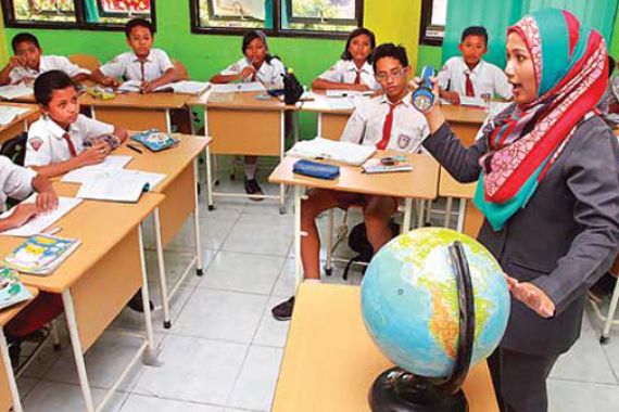 Tunjangan Profesi Guru SMA/SMK Dipotong 15 Persen, Ancam Lapor KPK - JPNN.COM