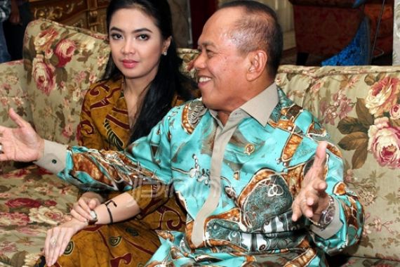 Yuk Simak Curhatan Istri Cantik Syarief Hasan Ini - JPNN.COM