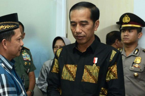 Presiden Jokowi Melayat Ayah Tito Karnavian - JPNN.COM