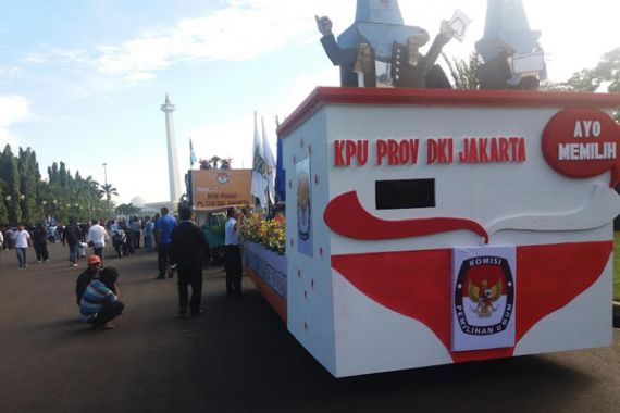 Monas Dipadati Massa Tiga Cagub DKI, Damai yaa.. - JPNN.COM