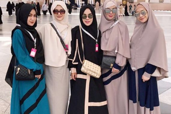 Nagita Slavina Umrah Bareng Mertua, Rafathar Ditinggal - JPNN.COM