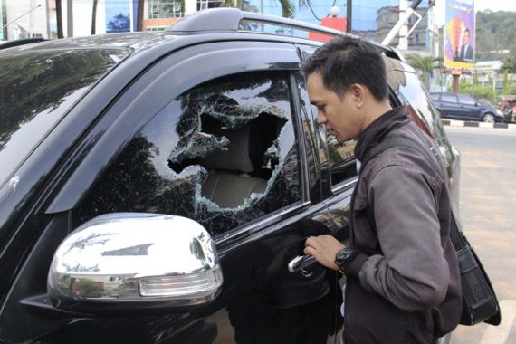 Ditinggal 15 Menit, Tas Dalam Mobil Raib - JPNN.COM