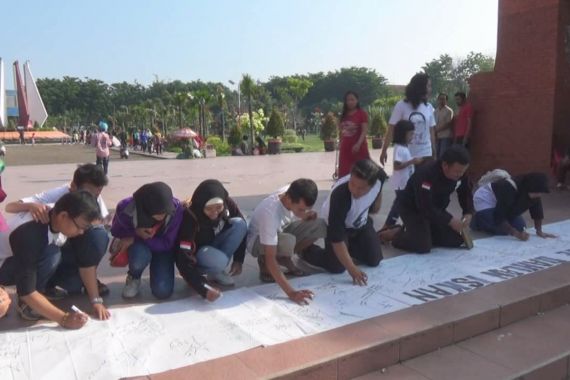 Sejuta Tanda Tangan, Aksi Save Dahlan Iskan di Mojokerto - JPNN.COM