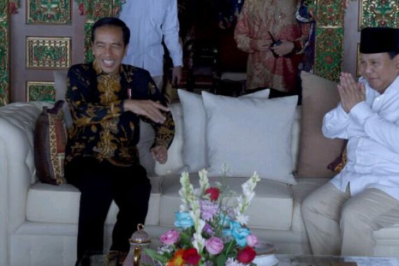 Cieee..Jokowi dan Prabowo Mesra Banget, Sampai Tertawa Lepas Gitu - JPNN.COM