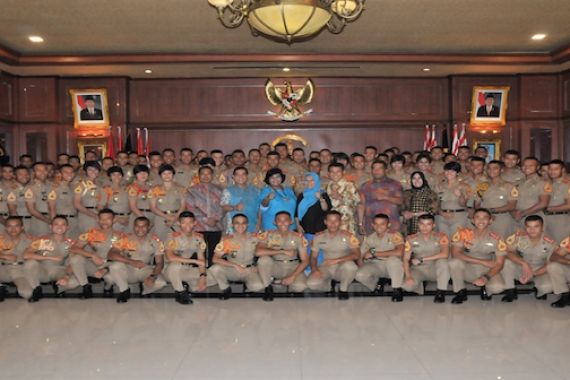 Pangkolinlamil Menjamu 96 Calon Pemimpin TNI AL - JPNN.COM