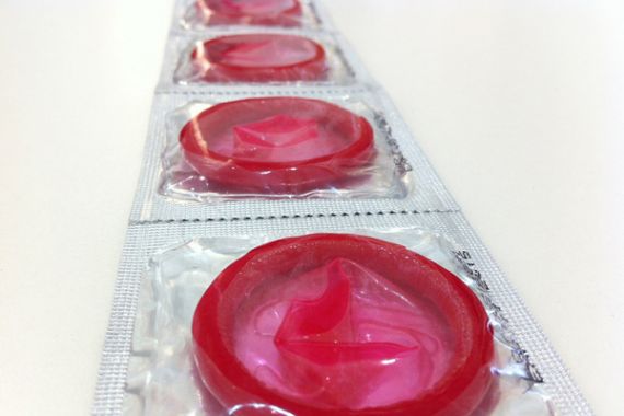 Tidak Pakai Kondom, Kena Denda Sampai Rp 3 Juta - JPNN.COM