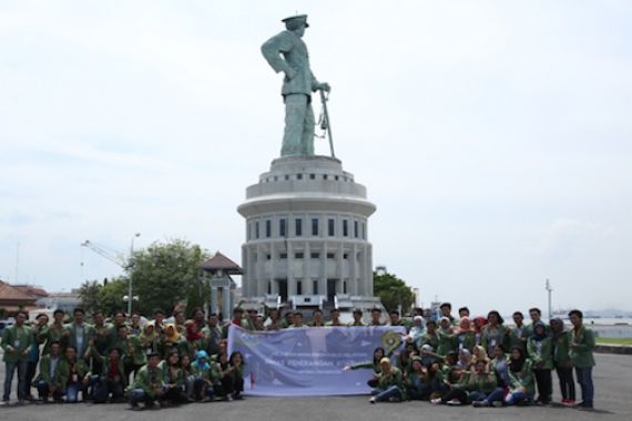 64 Mahasiswa UPN Veteran Kunjungi Dispenarmatim - JPNN.COM