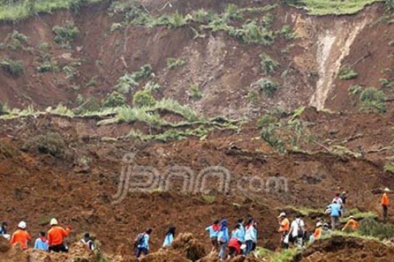 Longsor di Muara Enim, Akses Jalan Terputus - JPNN.COM