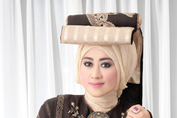 Lisda Rawdha Tuangkan Tren Busana Muslim di Indonesia Modest Fashion - JPNN.COM