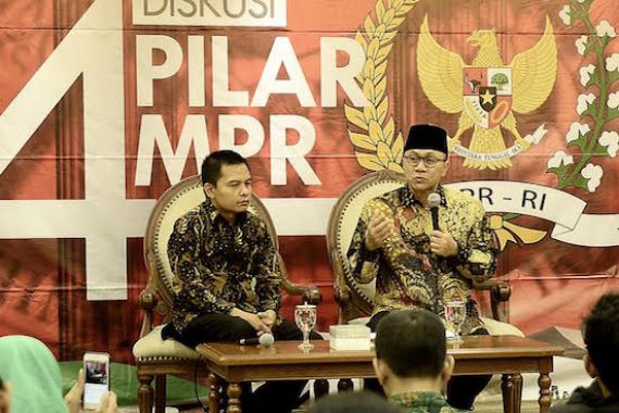 Zulkifli Hasan Siaga di MPR Saat Demo 4 November - JPNN.COM