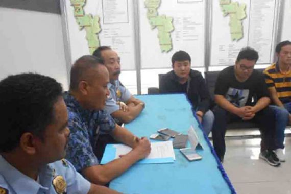 Buang Sampah Sembarangan, 3 Warga Tiongkok Dideportasi - JPNN.COM