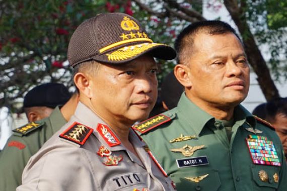 Wajah Kapolri Tegang, Panglima TNI Sibuk Cek Handphone - JPNN.COM