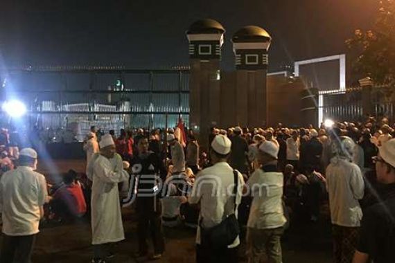 Gagal Temui Presiden, Demonstran Putuskan Menuju Gedung DPR - JPNN.COM