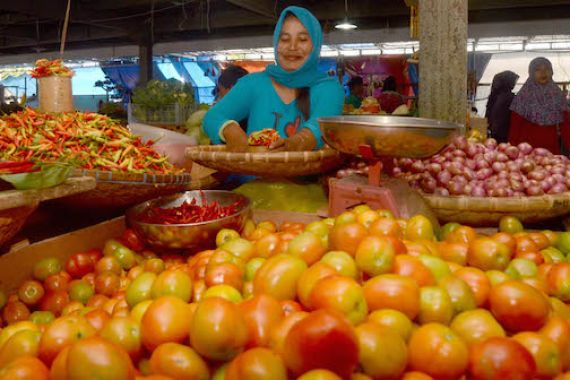 Harga Tomat Kembali Naik, Bawang Merah Turun - JPNN.COM