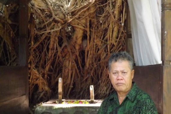 Kisah Penjaga Makam Keramat yang Tak Digaji - JPNN.COM