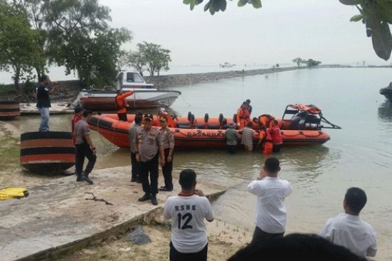 Ngotot Berenang Saat Pasang, Bocah SD Hilang Digulung Ombak - JPNN.COM