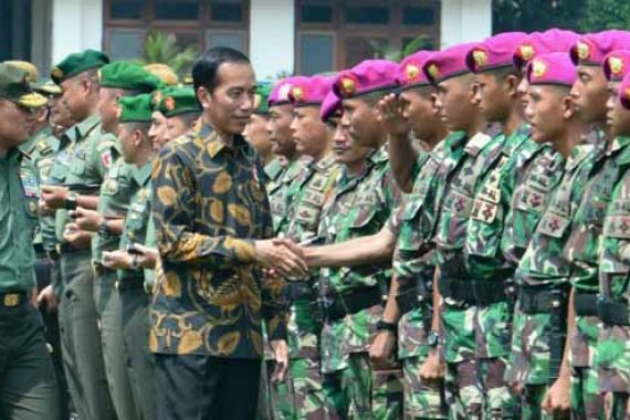 Jokowi Sambangi Mabes TNI AD Demi Ucap Terima Kasih - JPNN.COM