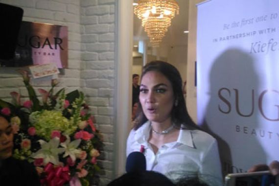 Baca Deh, Wejangan Orang Tua Luna Maya Soal Jodoh - JPNN.COM